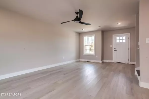 Lafollette, TN 37766,115 Paul LN