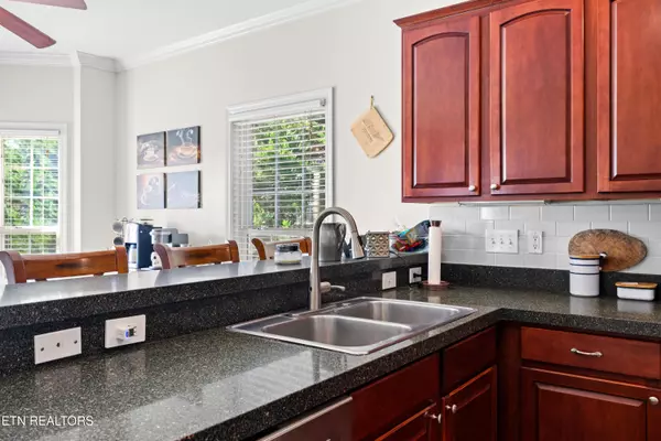 Knoxville, TN 37918,5743 Enchanted LN