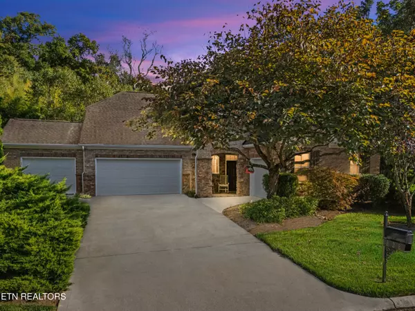 828 Clover Fields LN, Knoxville, TN 37932