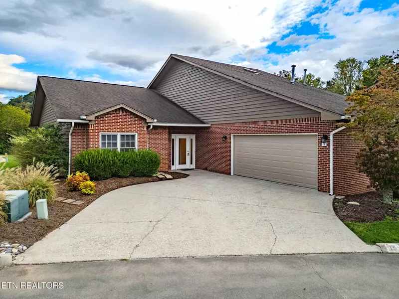 14 Rivers CT, Oak Ridge, TN 37830