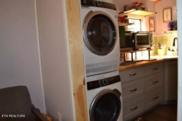 Jamestown, TN 38556,688 Boone Ridge Rd