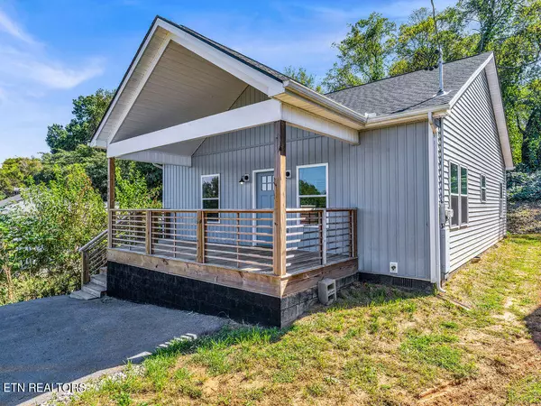 1744 Reynolds St, Knoxville, TN 37921