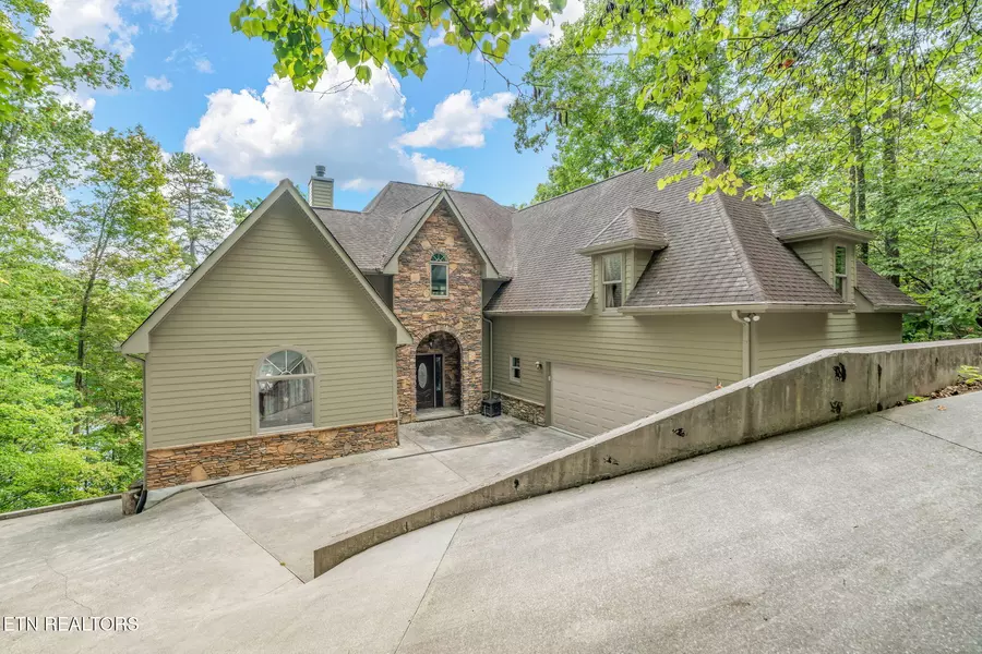 455 Shorewood LN, Caryville, TN 37714