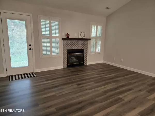 Knoxville, TN 37934,658 Farragut Commons DR