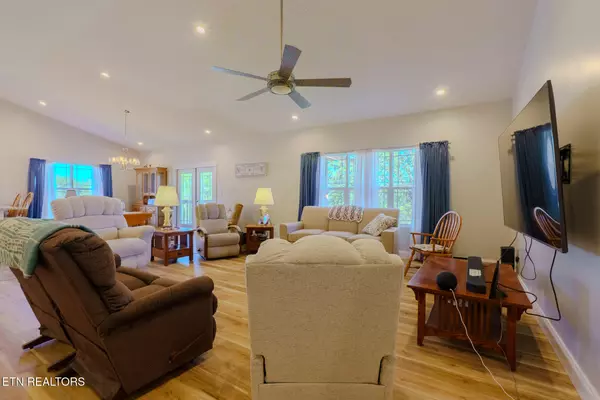 Kodak, TN 37764,151 Clear Creek WAY