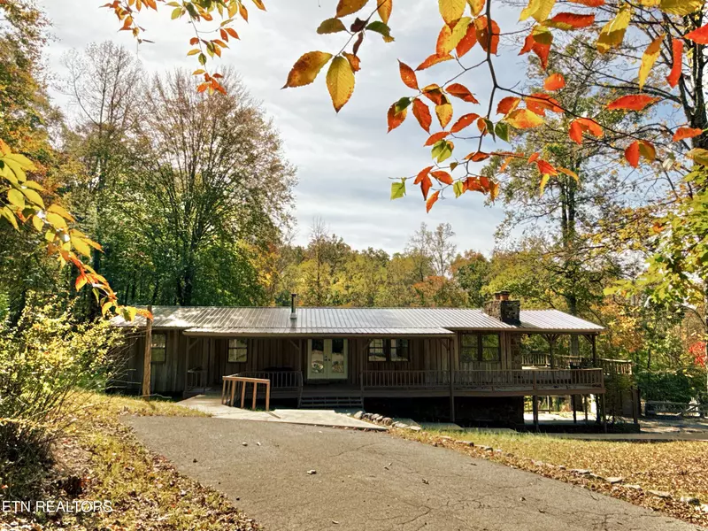 555 Lake LN, New Tazewell, TN 37825