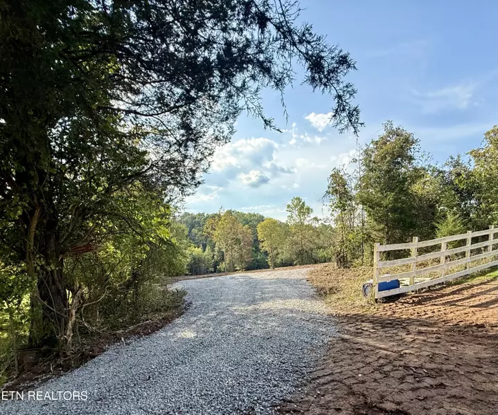 Lucky LN, Corryton, TN 37721