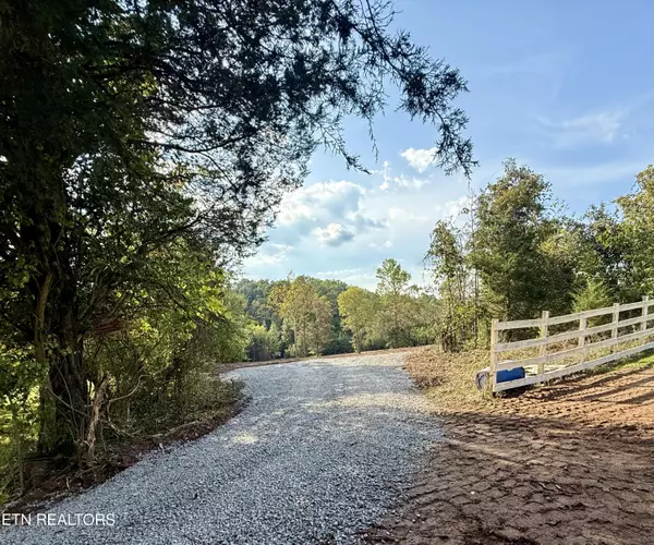 Lucky LN, Corryton, TN 37721