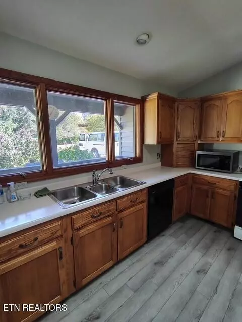 Sparta, TN 38583,324 Meadows Rd