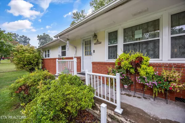 Knoxville, TN 37912,2001 Nandina DR