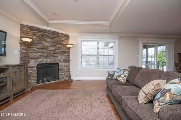 Maryville, TN 37804,2727 Barsha Fields LN