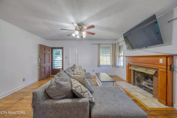 Knoxville, TN 37918,4302 Raven DR