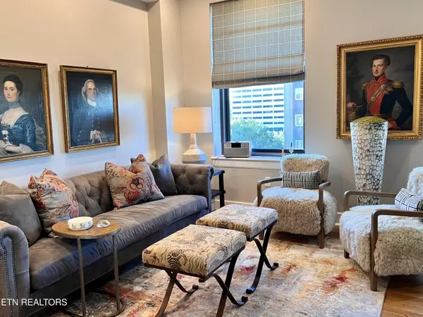 Knoxville, TN 37902,531 Gay St #804