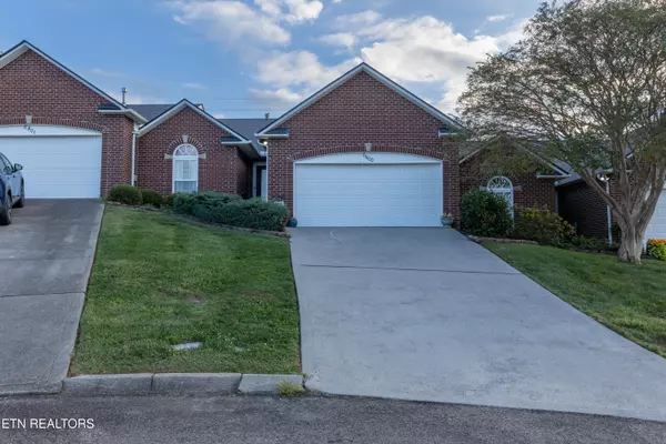 Knoxville, TN 37909,6800 Pemmbrooke Shire LN