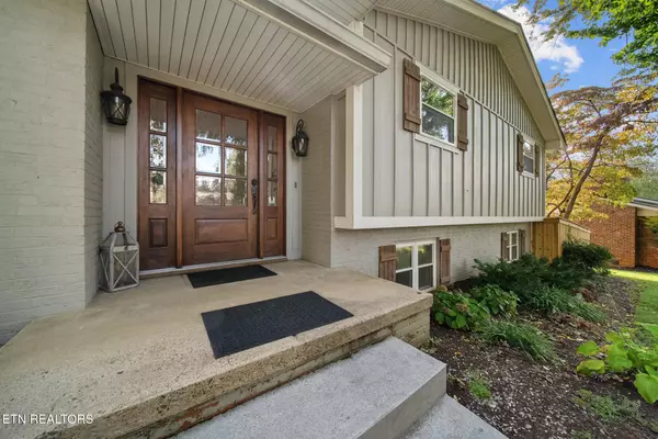 Knoxville, TN 37909,8220 Bennington DR