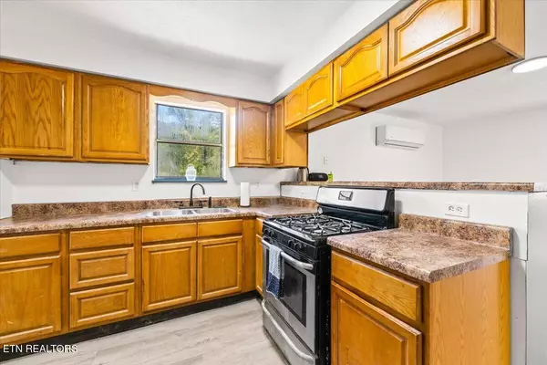 Jellico, TN 37762,706 Wooldridge LN