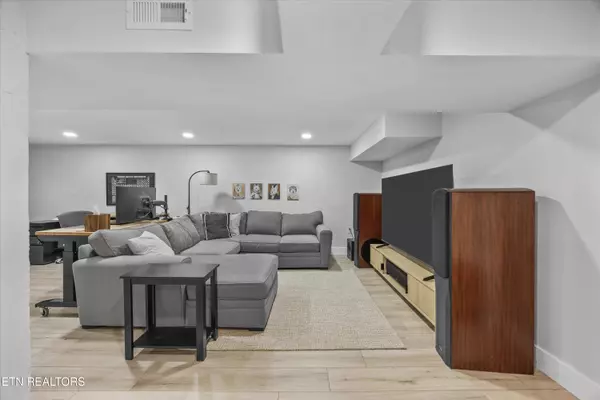 Kingston, TN 37763,314 Woodlawn DR