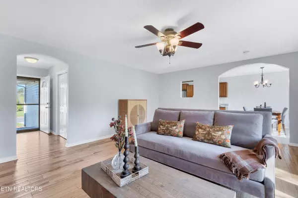 Maryville, TN 37804,218 Twin Ridges DR