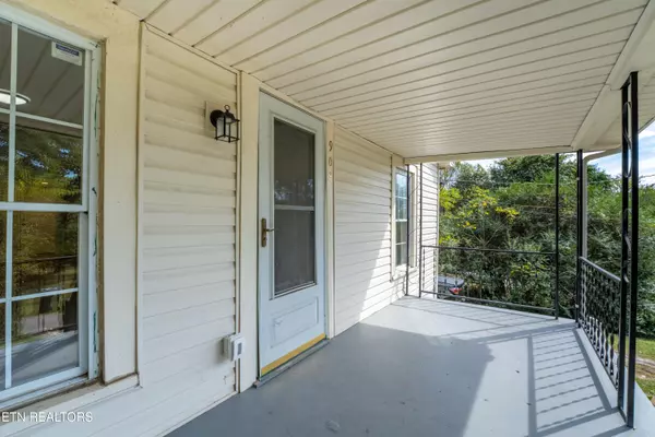 Knoxville, TN 37914,908 Dunlap LN