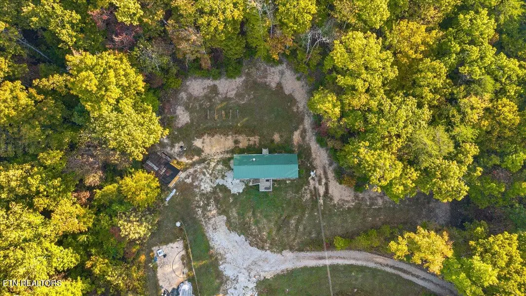2579 Campground Rd, Sunbright, TN 37872