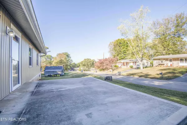 Knoxville, TN 37920,2212 Knollcrest LN