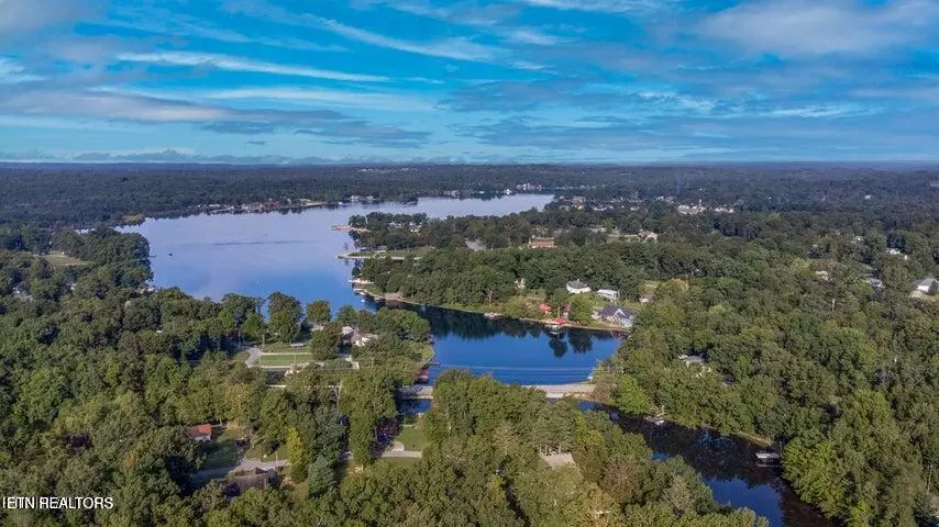 1564 Cherokee Road E Rd, Crossville, TN 38572