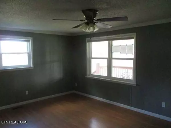 Madisonville, TN 37354,916 Monroe CIR