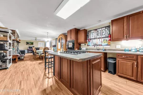 Oak Ridge, TN 37830,9104 Happy LN