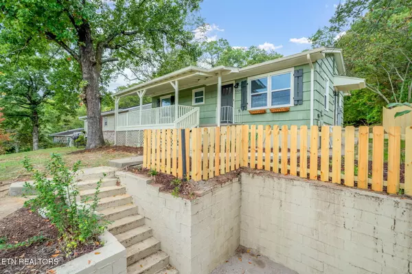 Knoxville, TN 37917,1009 Farragut Ave