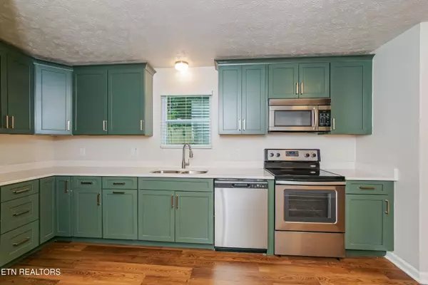 Knoxville, TN 37923,1049 Roswell Rd