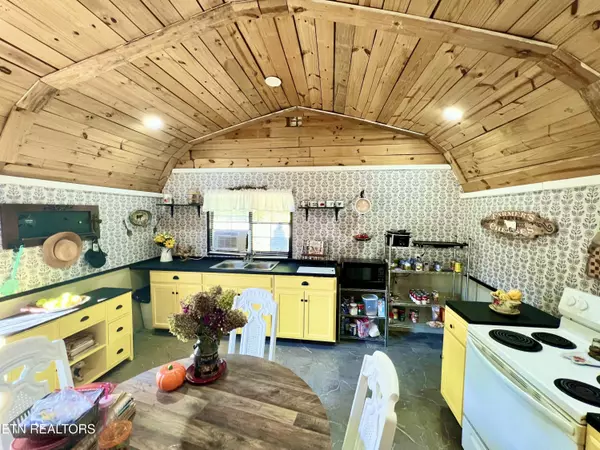 Harriman, TN 37748,284 Ray Cross Rd