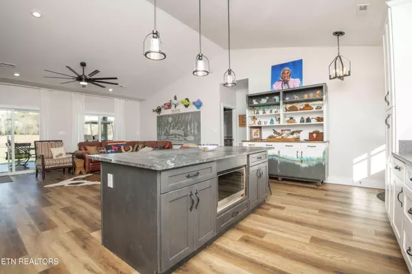 Mascot, TN 37806,716 Howell Rd