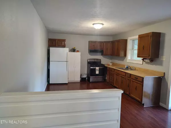 Oliver Springs, TN 37840,414 Hen Valley Rd