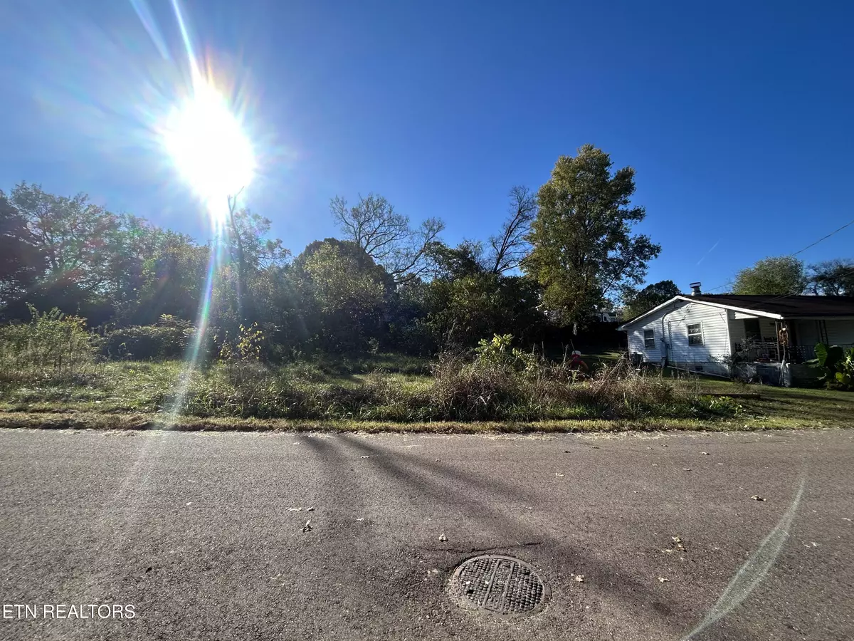 Knoxville, TN 37914,3856 Cluster St