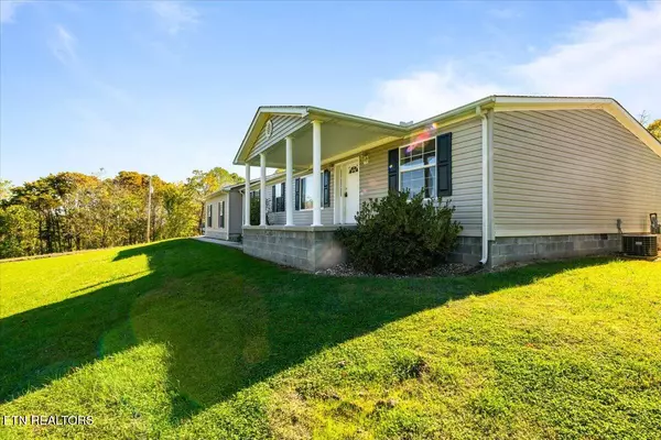 Jacksboro, TN 37757,114 Myrtle Vinsant LN