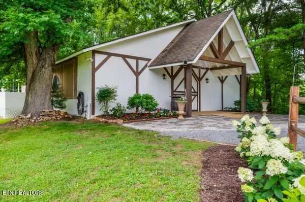 Sevierville, TN 37876,1887 Bluff Mountain Rd