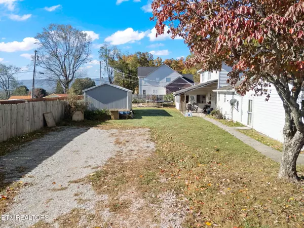 Jacksboro, TN 37757,109 Cherry LN