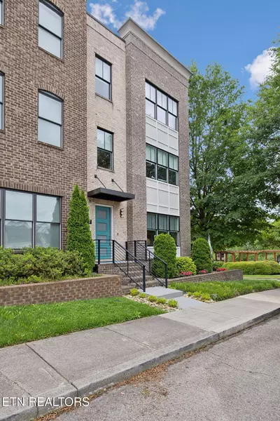 9432 Clingmans Dome DR, Knoxville, TN 37922