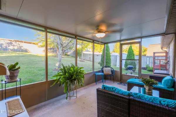 Knoxville, TN 37918,7242 Genoa LN