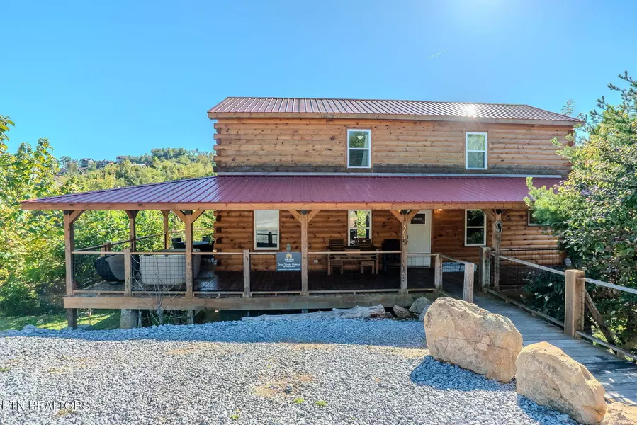 567 Edgewood DR, Gatlinburg, TN 37738