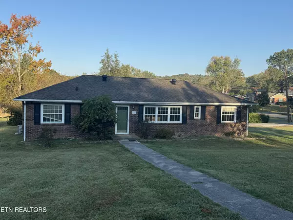 3729 Lucinda DR, Knoxville, TN 37918