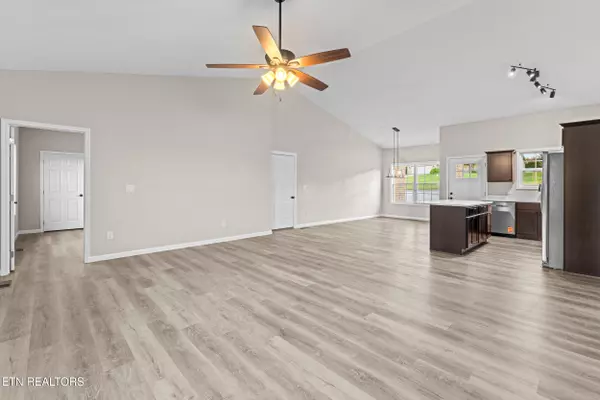 Kodak, TN 37764,1544 Bentview DR