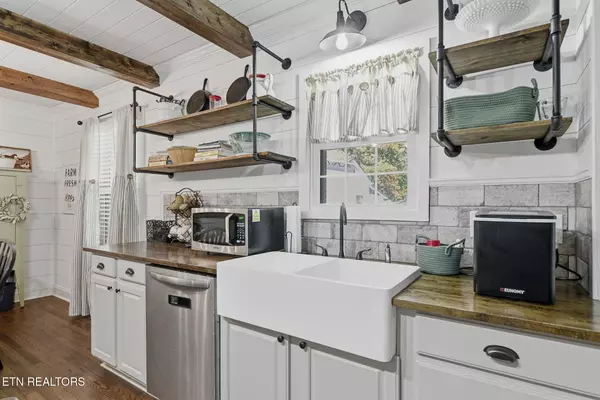 Powell, TN 37849,904 Granville Conner Rd