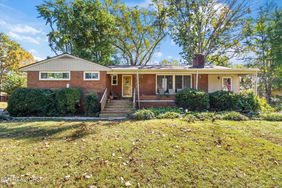 4114 Raven DR, Knoxville, TN 37918