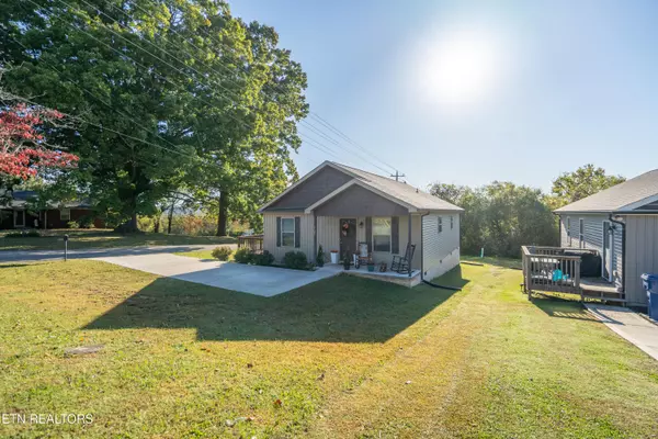 925 Loy St, Clinton, TN 37716