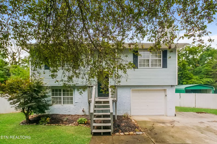 5821 Whisper Wood Rd, Knoxville, TN 37918