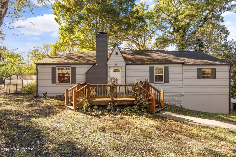 305 Gilbert LN, Knoxville, TN 37920