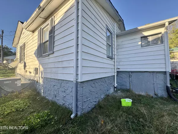 Lafollette, TN 37766,508 Hemlock St