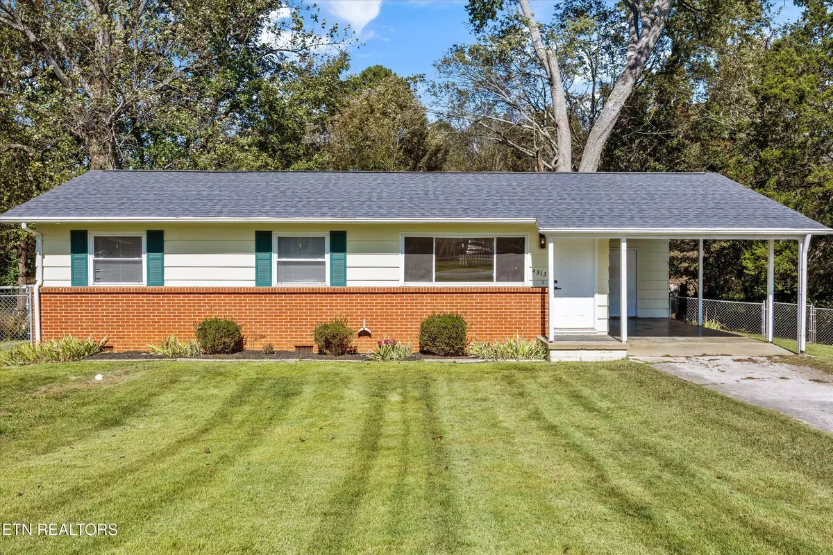 Knoxville, TN 37912,4313 Walking DR