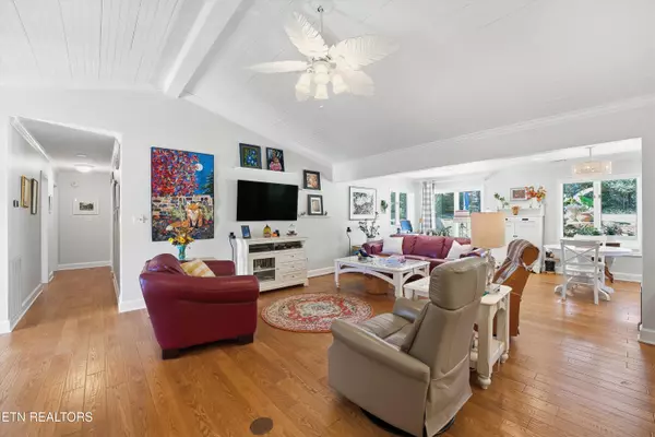 Loudon, TN 37774,301 Tahlequah DR